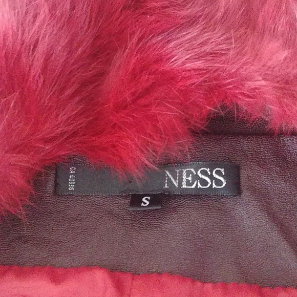 Spring Jacket with faux fur around neck line - Picture 4 of 7